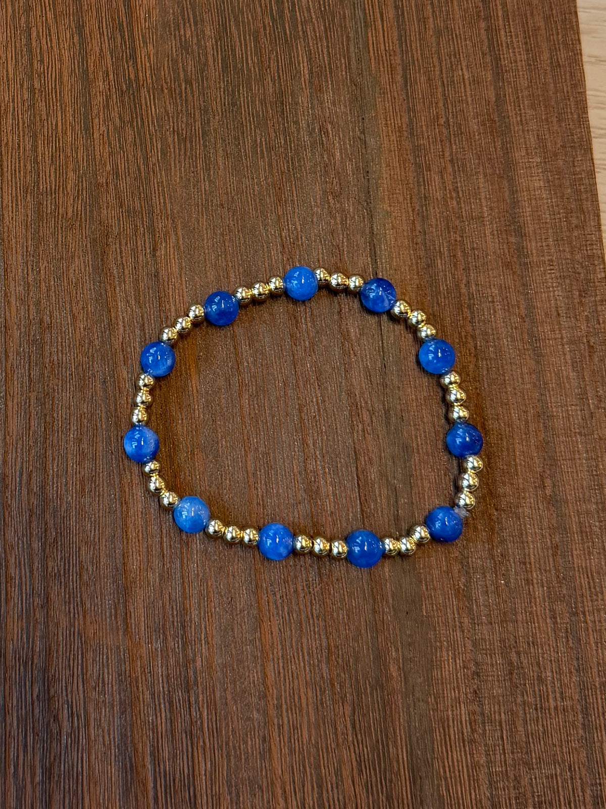 Stretchy gold bracelet