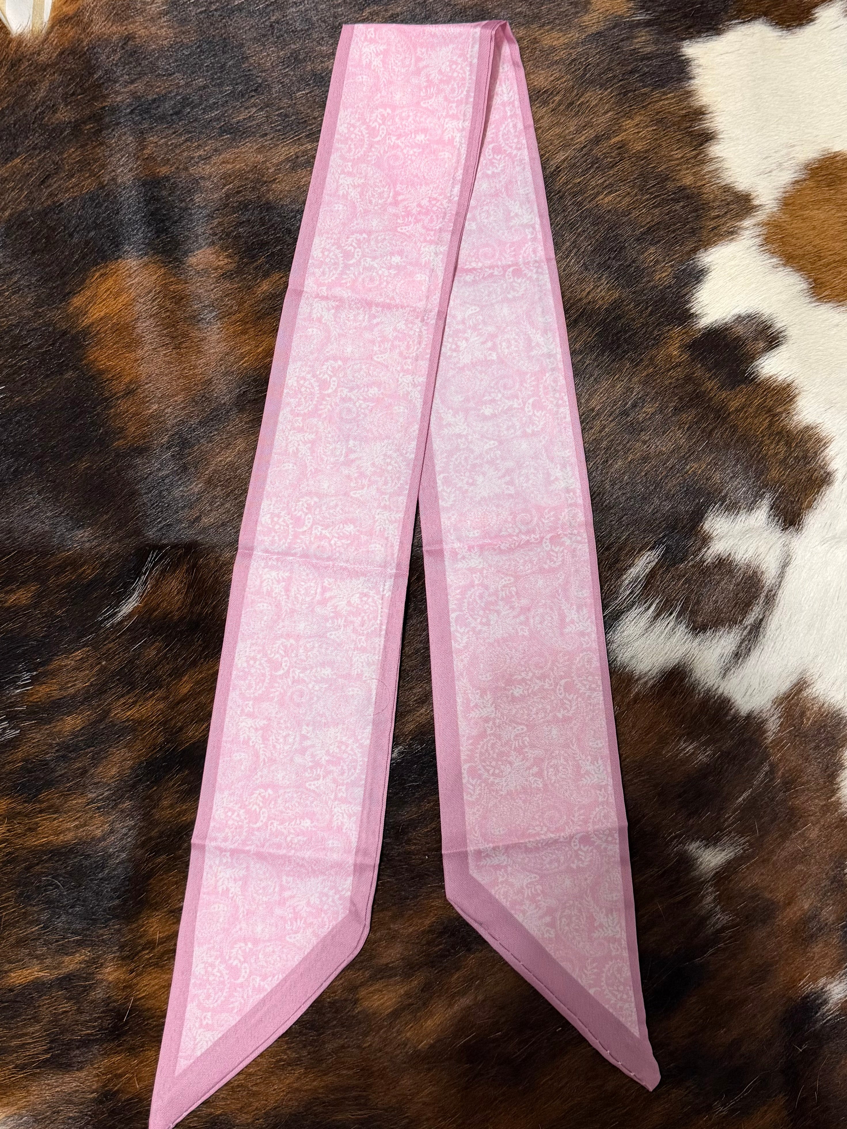 Pink Paisley Twilly