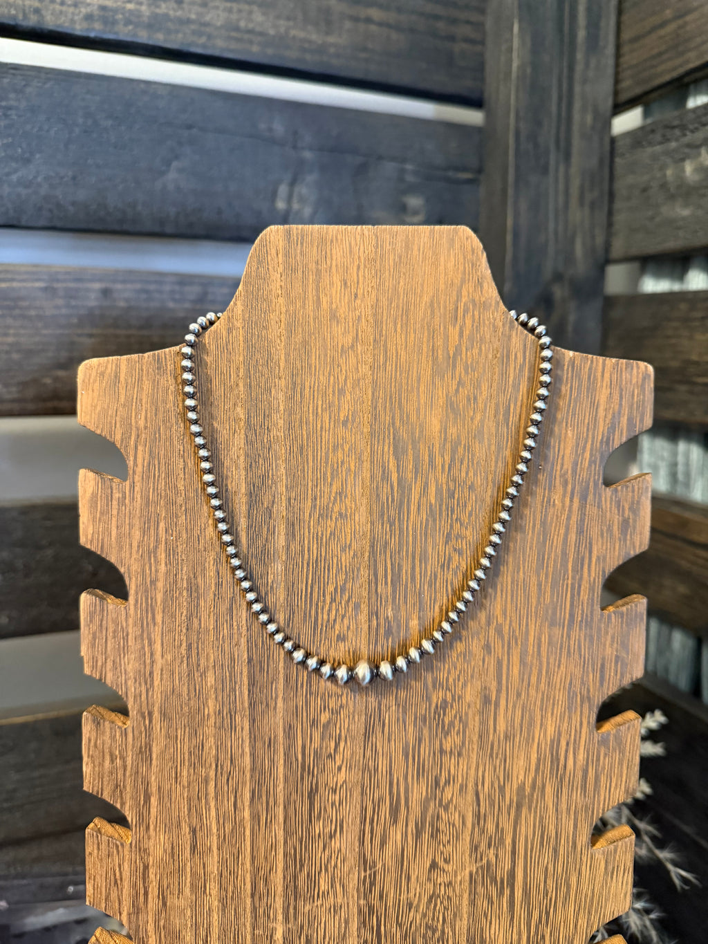 Graduated choker style